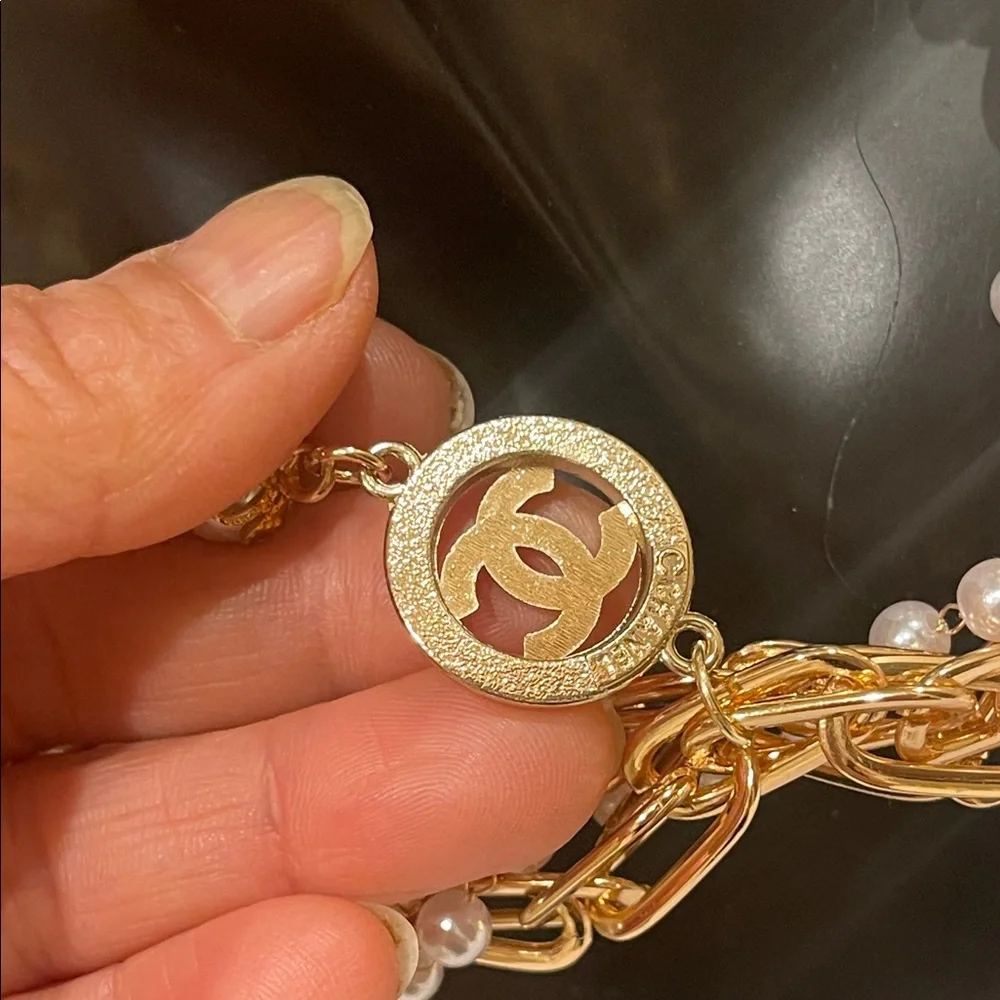 Chanel Gold and Pearl pendant Necklace Choker - Picture 5 of 12